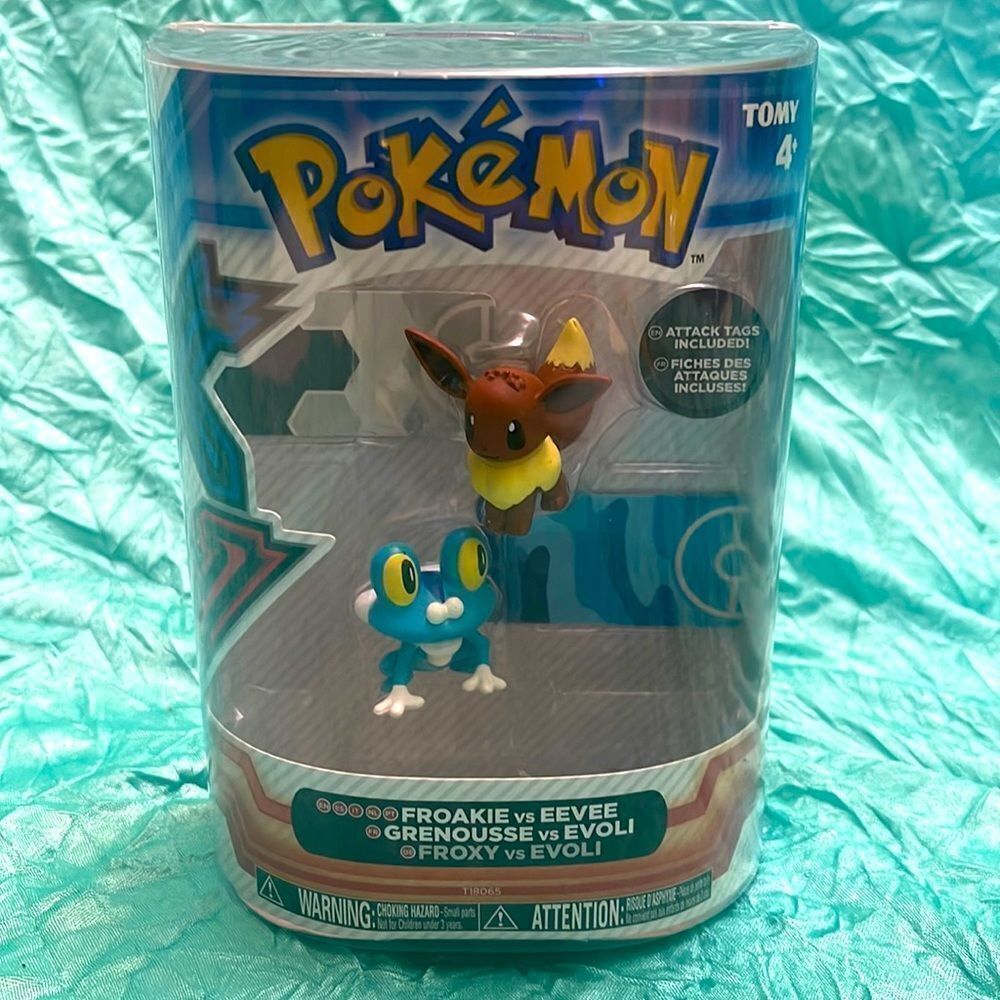 Pokémon FROAKIE vs EEVEE set figures